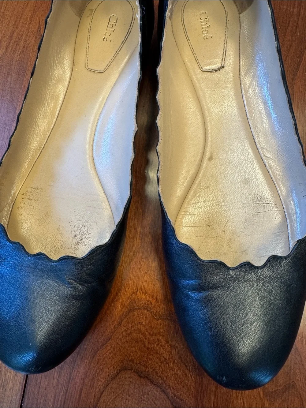 CHLOE Black Scalloped Leather Ballet Flats